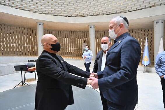 גנץ ושבת בהיכל הזיכרון הממלכתי // צילום: אריאל חרמוני, משרד הביטחון